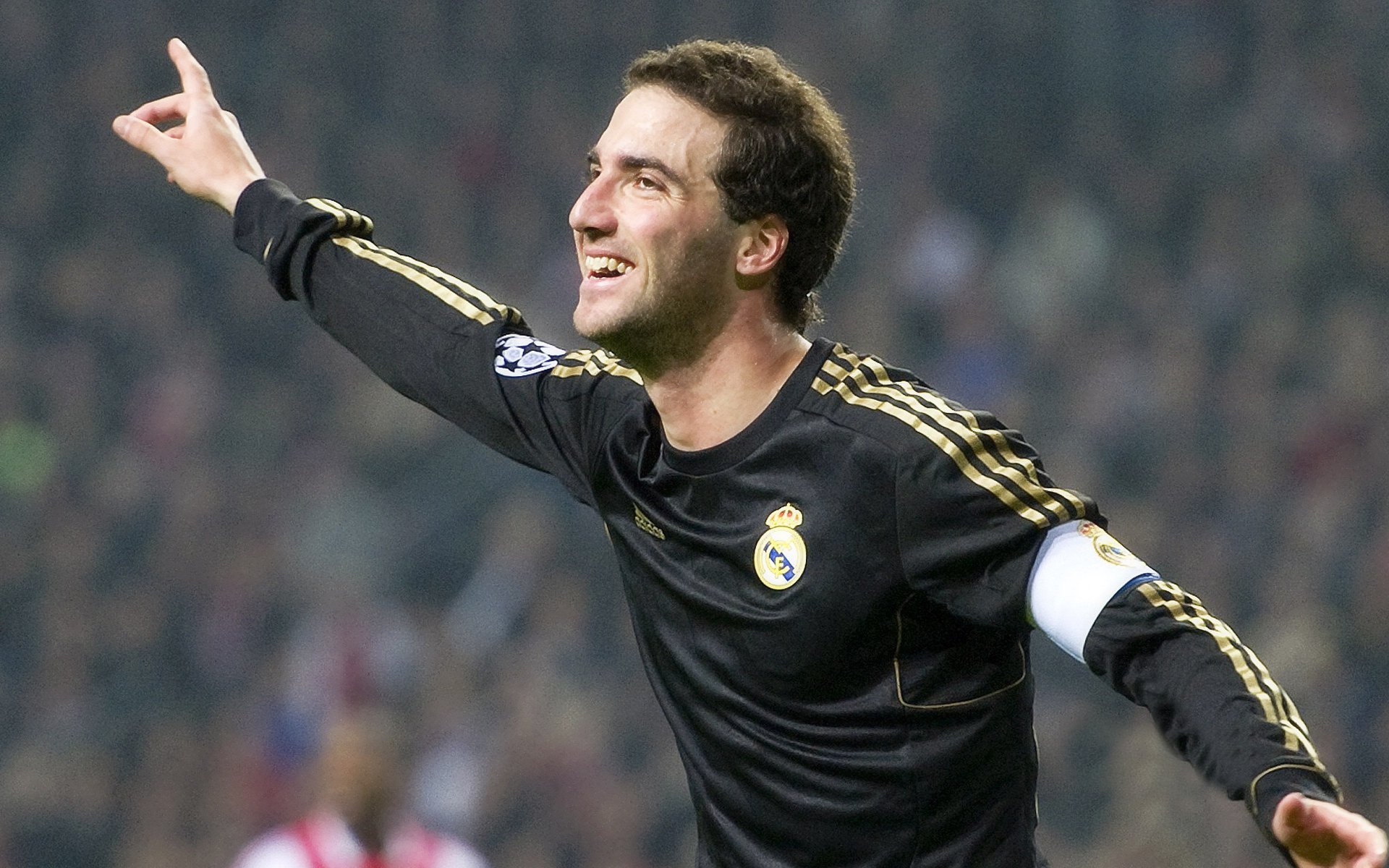 F1新赛季揭幕战之夜,孙兴慜冠军级表现,速度与意志的跨界共鸣