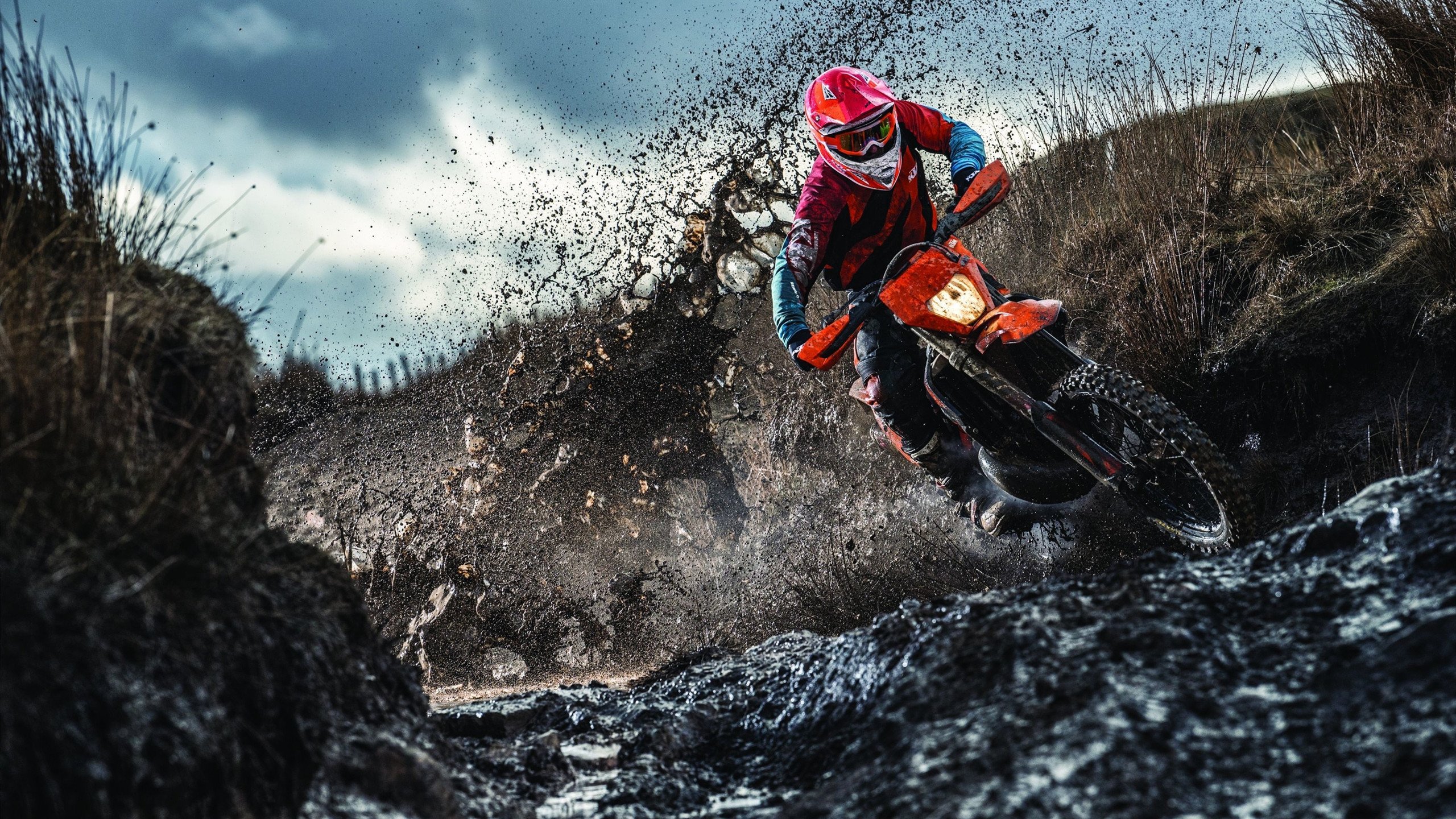 尼日利亚巅峰对决，萨拉赫在年度焦点之战接管比赛