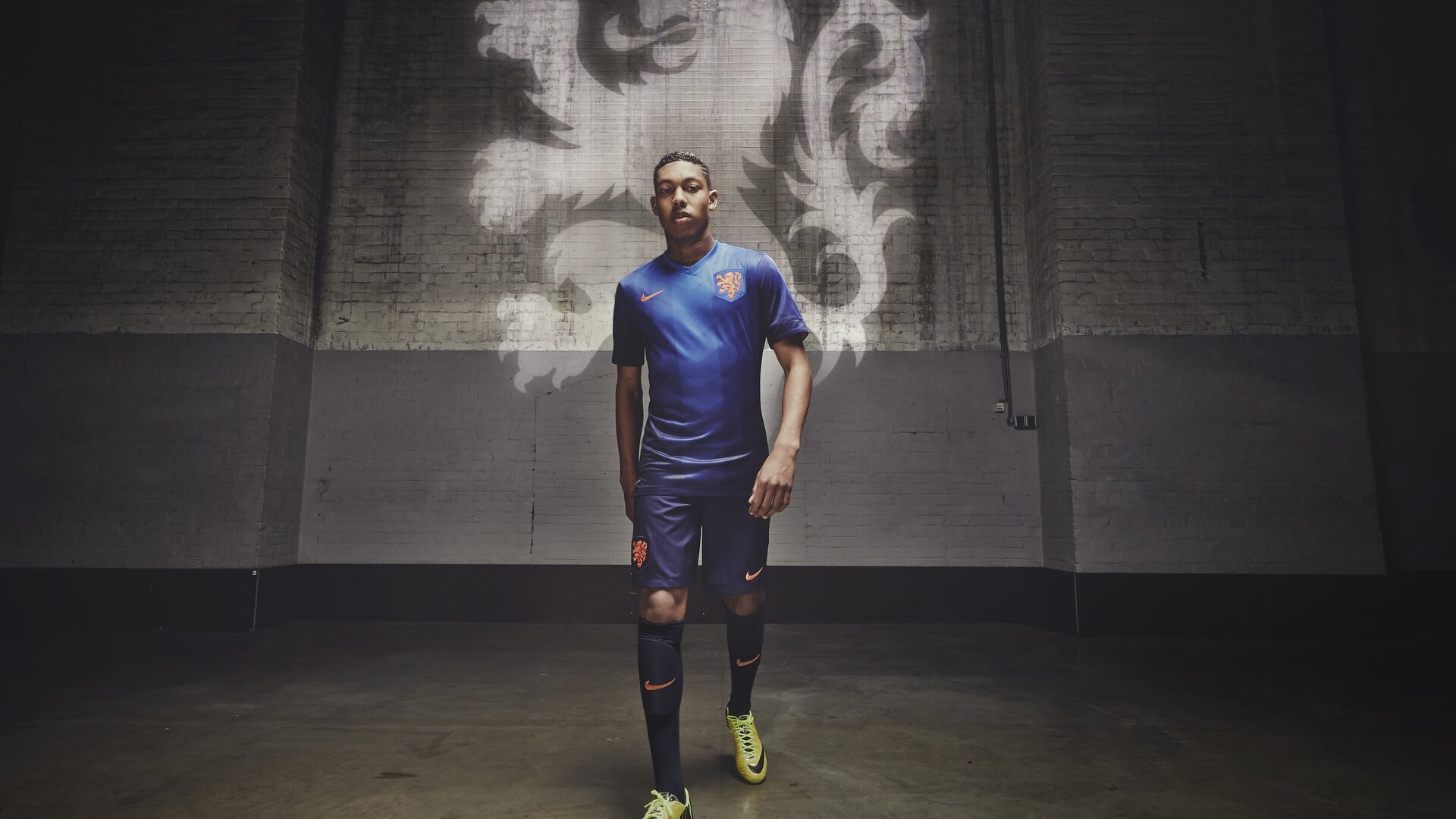 佩德里跨越战火的统治力,一场虚构对决中的足球启示录