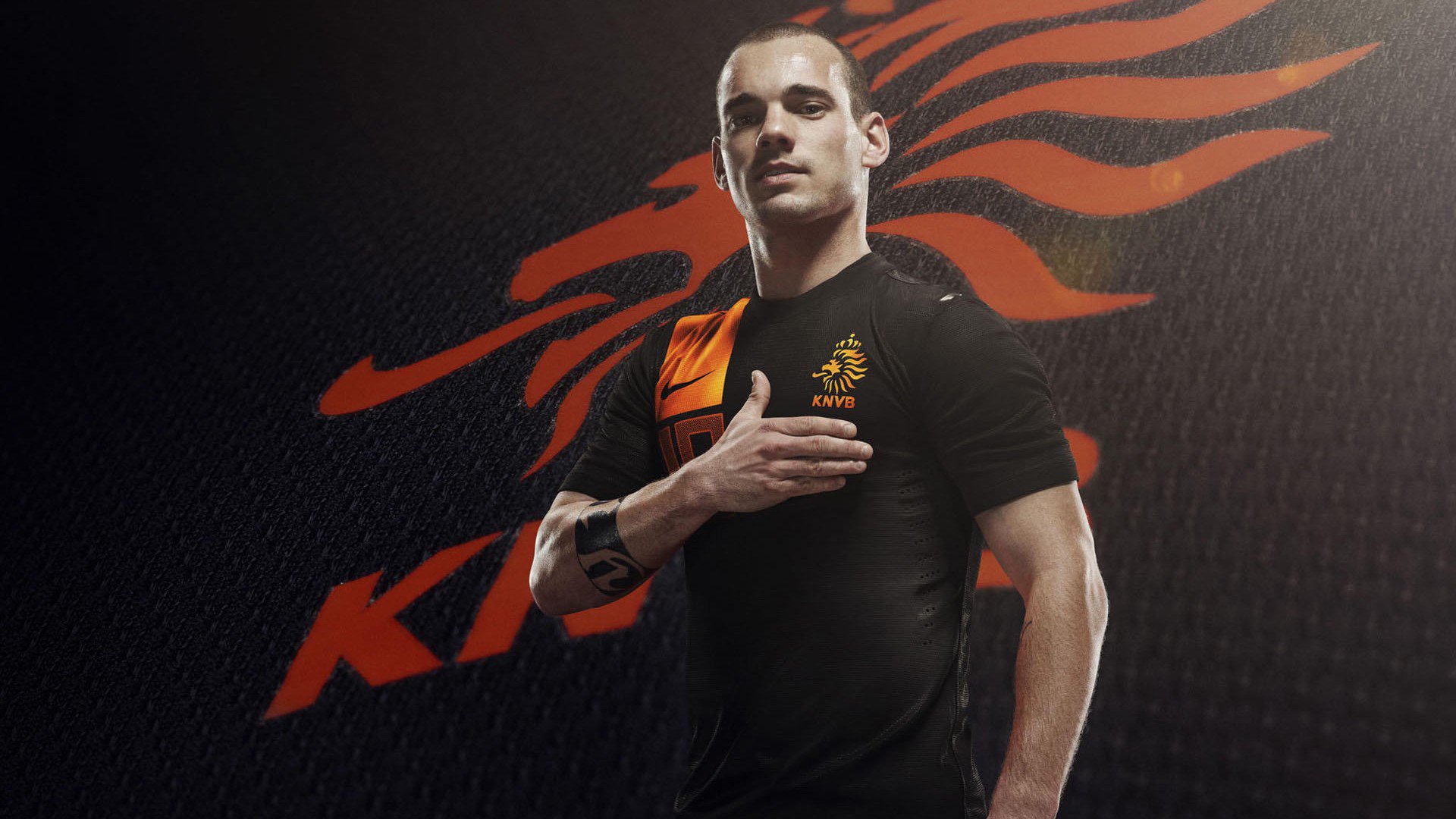 街道上的黄潜风暴,当F1引擎轰鸣遇见足球闪电战