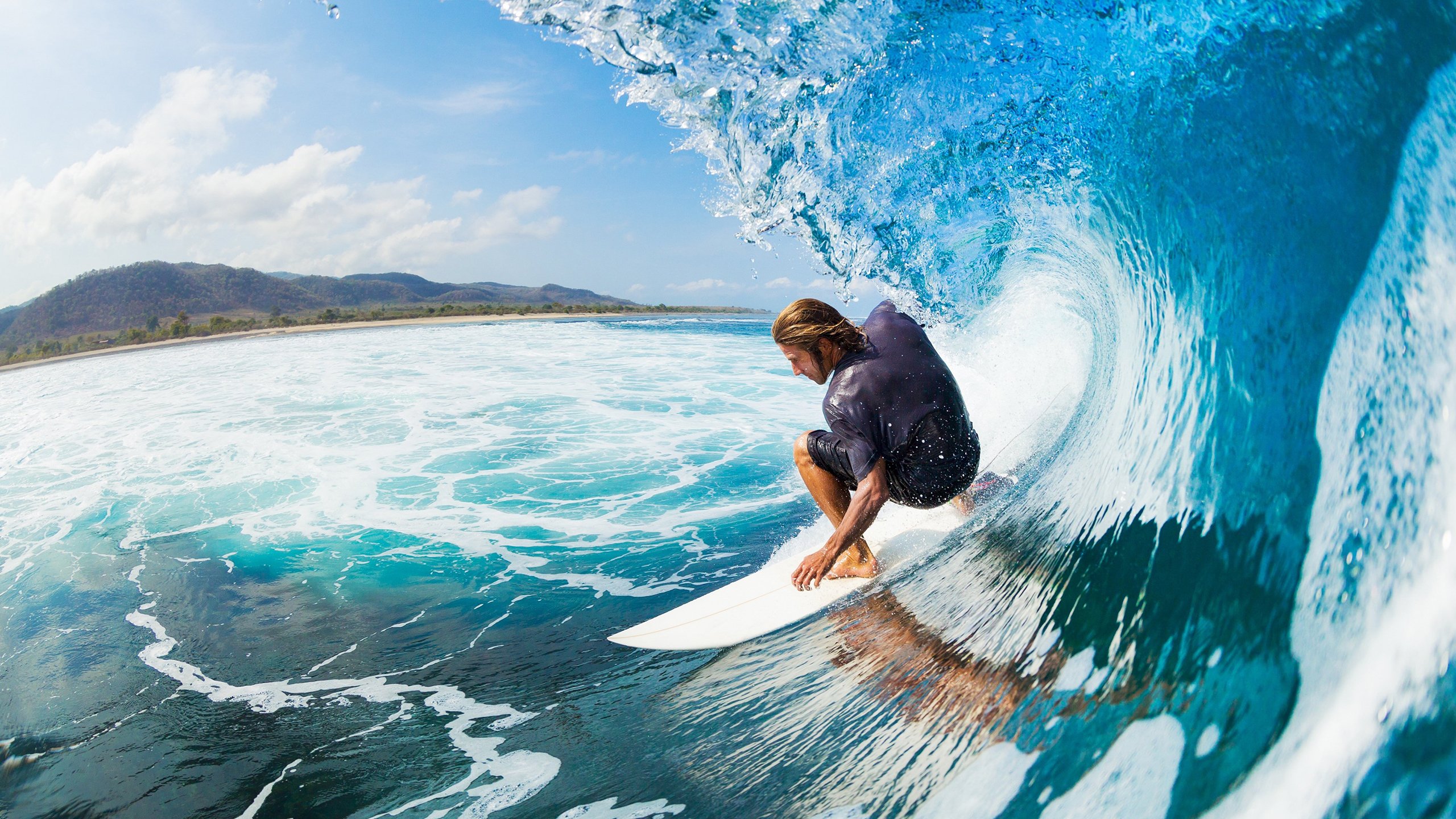 富安健洋刷新纪录，伊朗单节拉开哥伦比亚，亚洲足球崛起的双面镜